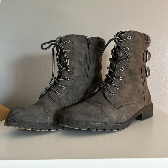 Women’s grey suede combat boots with sweater accent - Picture 3 of 3